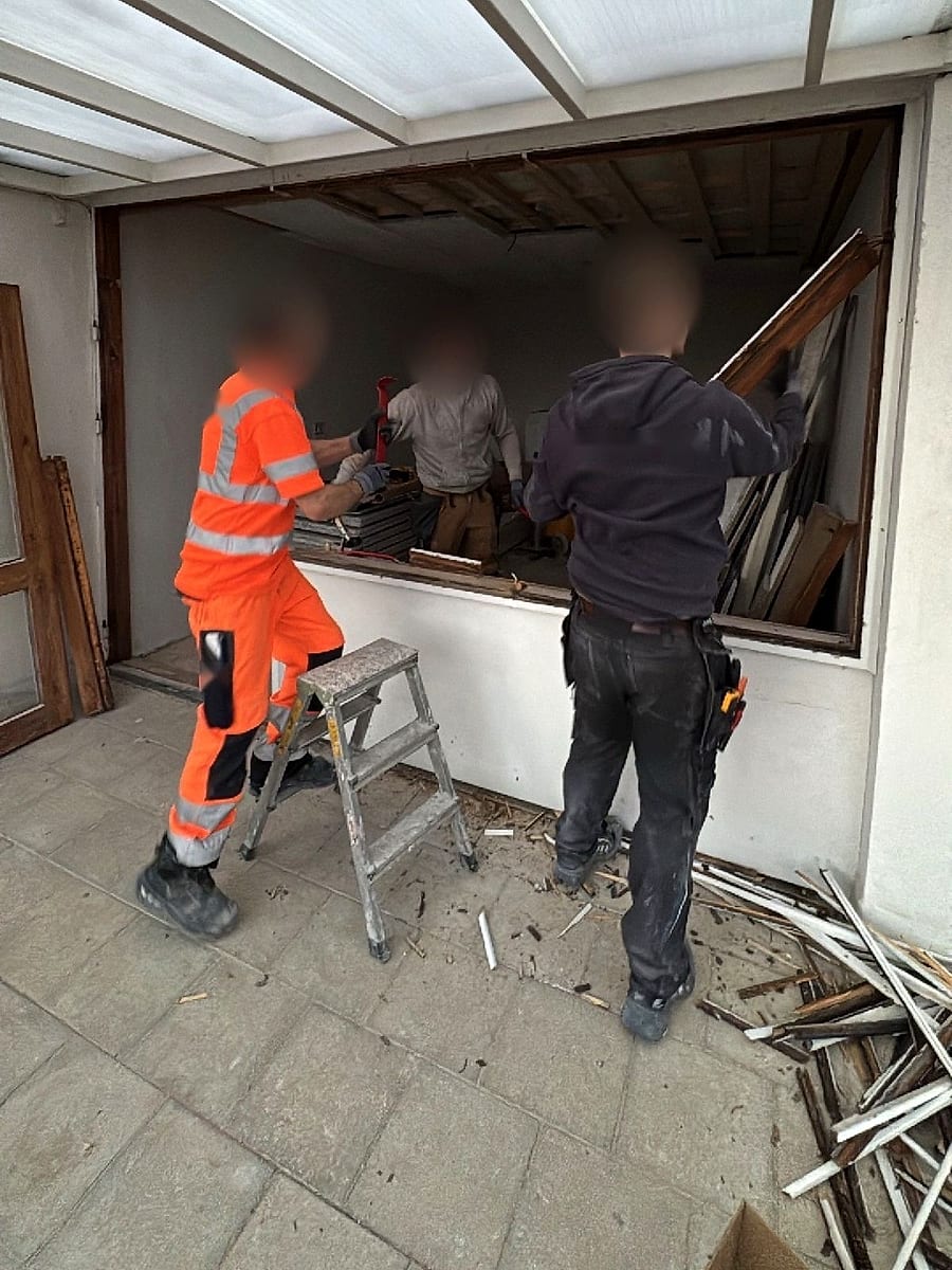 Før: det gamle vindue tages ud
